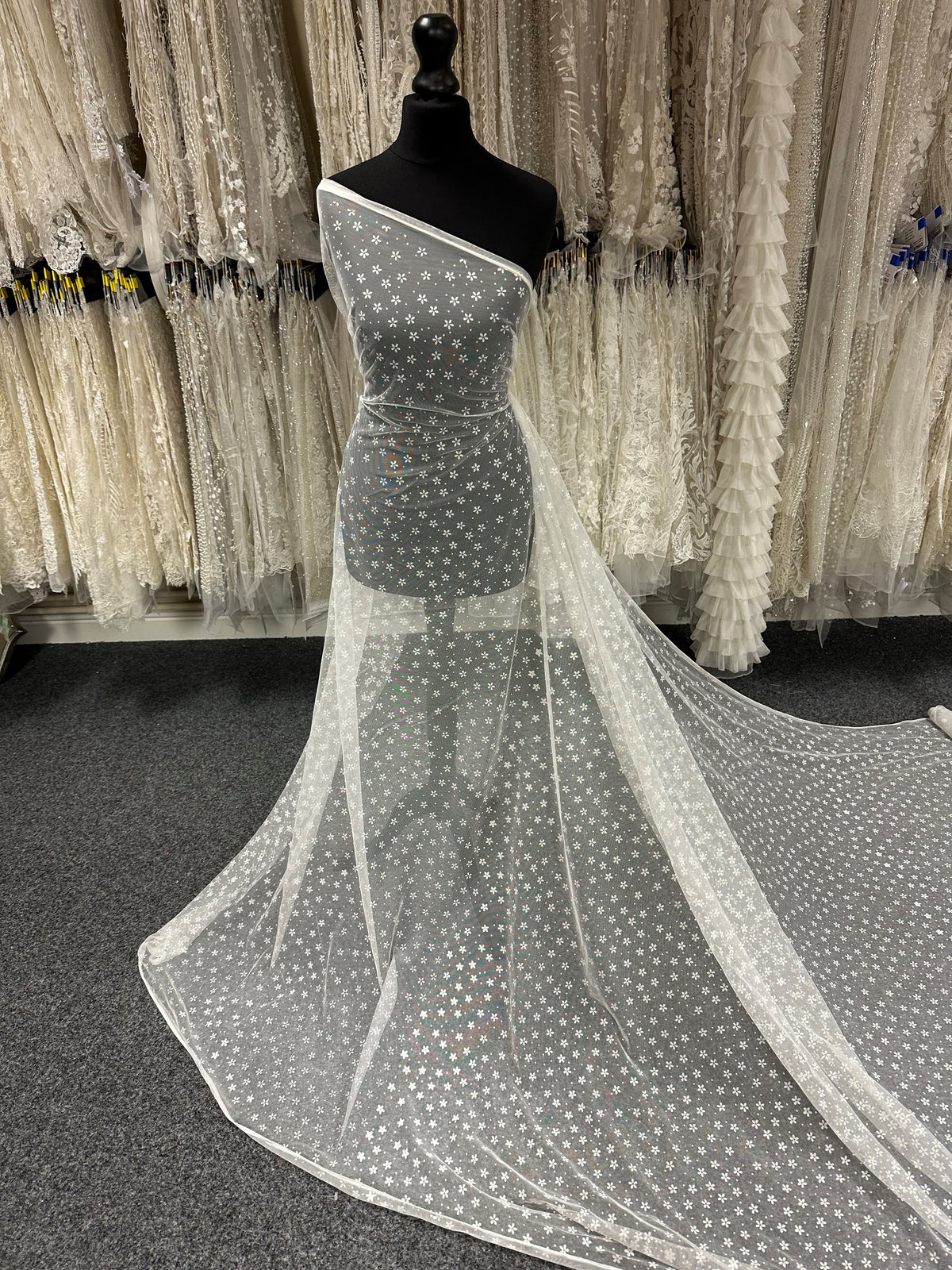 Fleur pailletée sur tulle - Persister