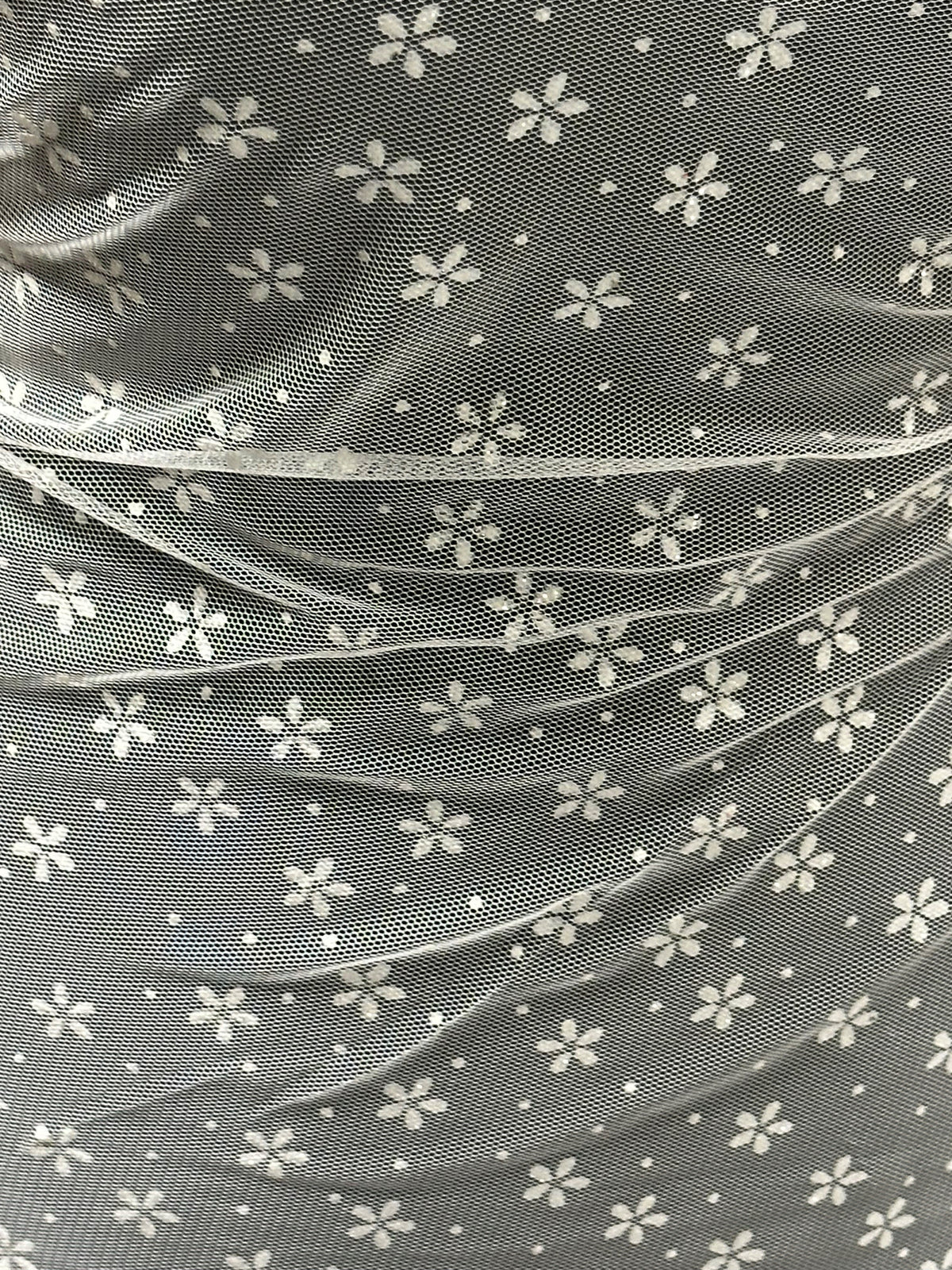 Fleur pailletée sur tulle - Pétale (CF)