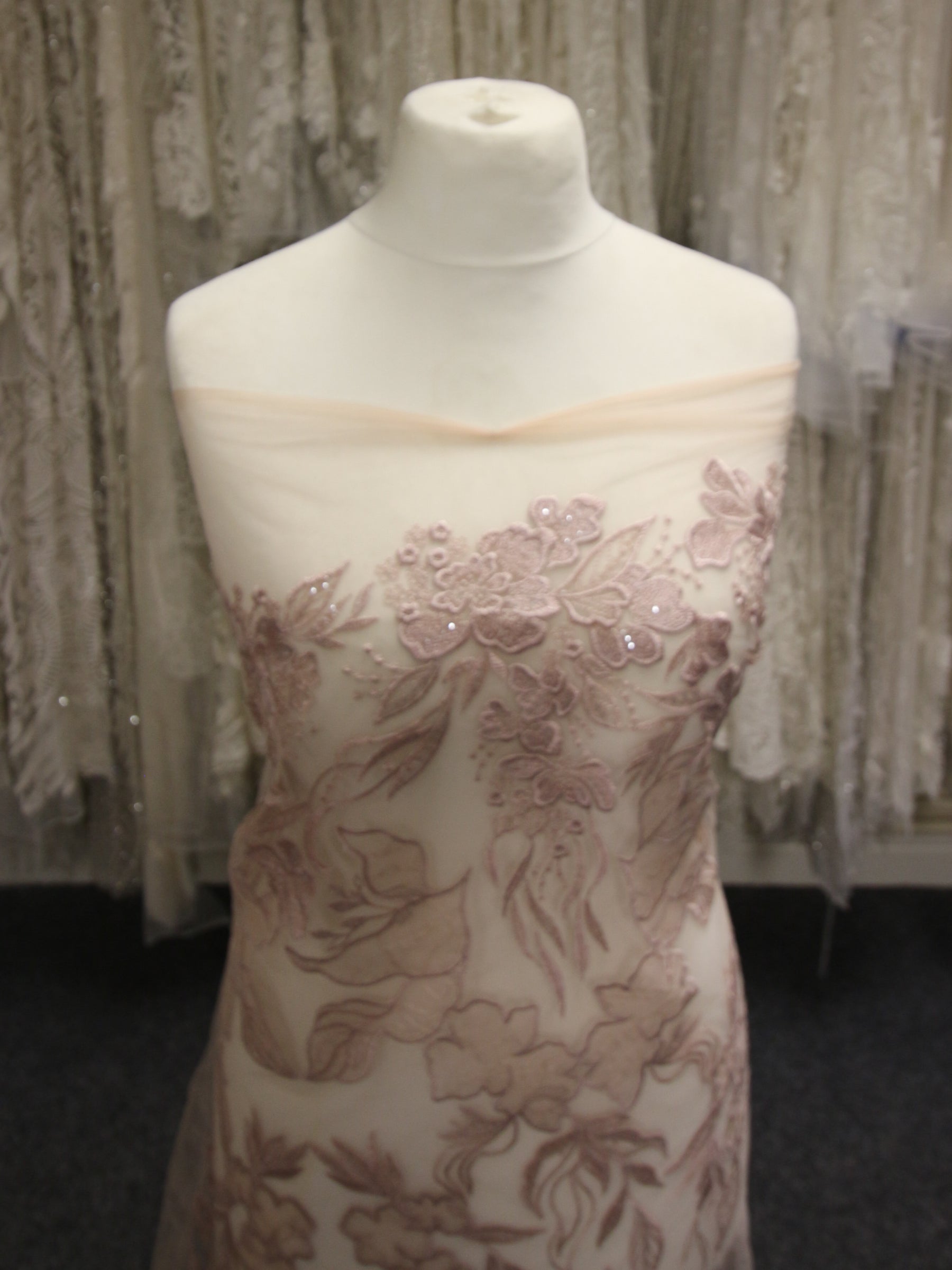 Dentelle brodée à paillettes rose - Tiana