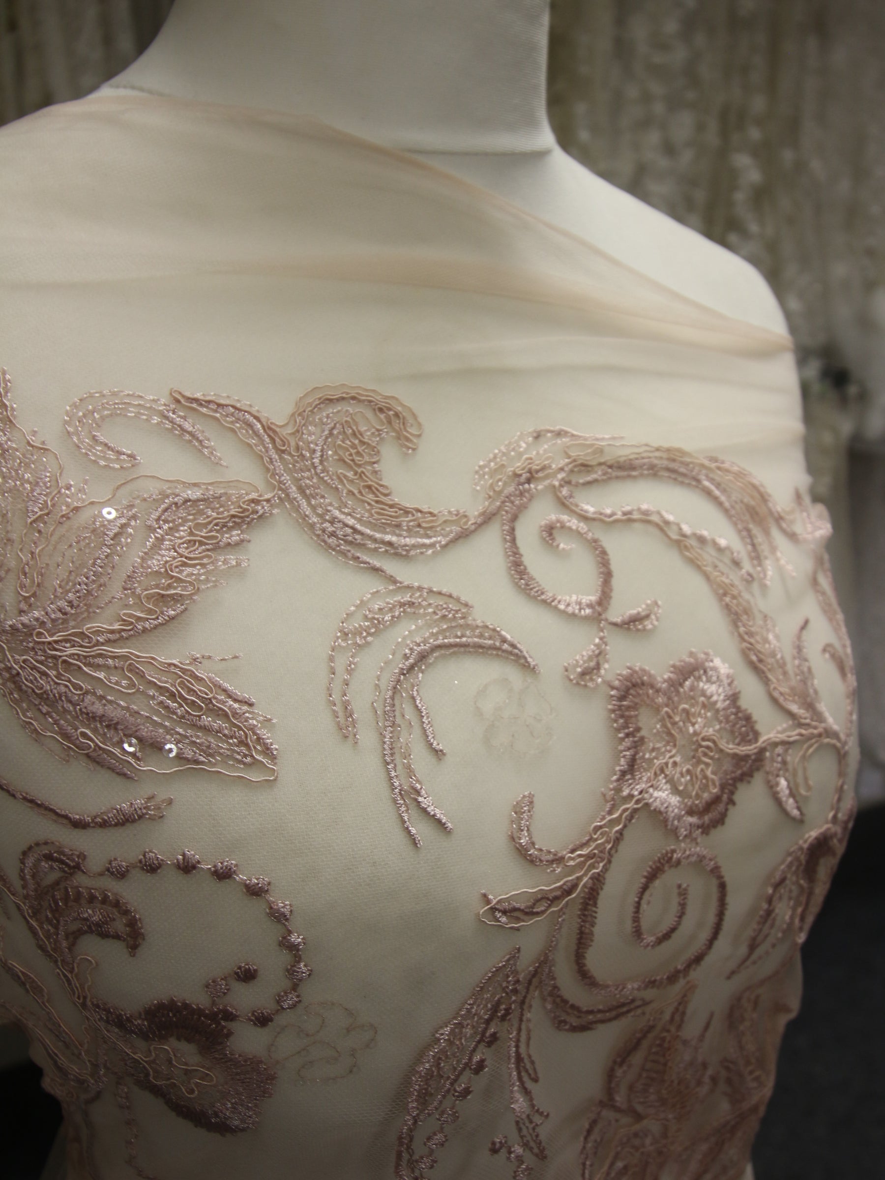 Dentelle brodée rose - Viveca