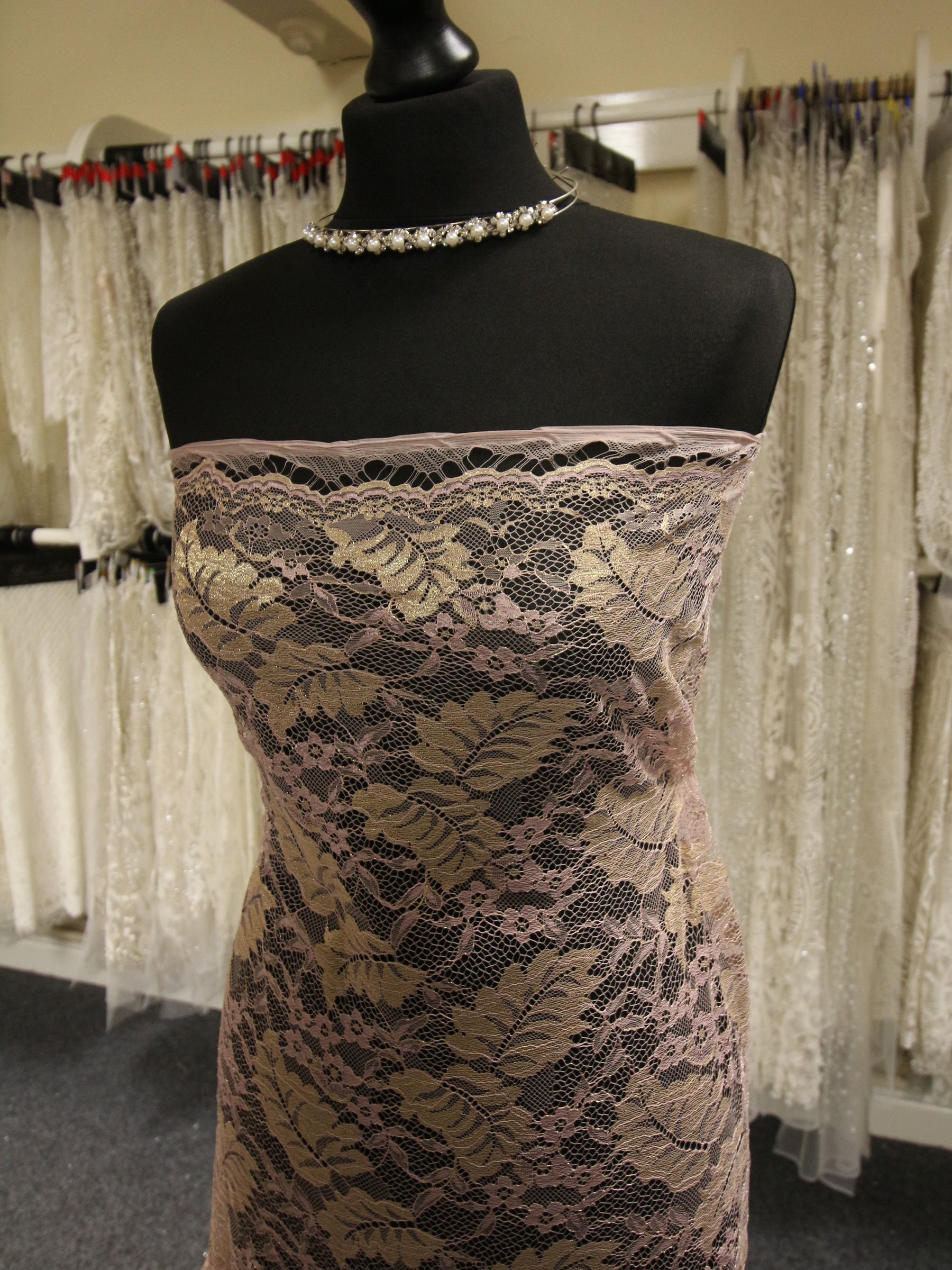 Dentelle Raschel rose - Wren