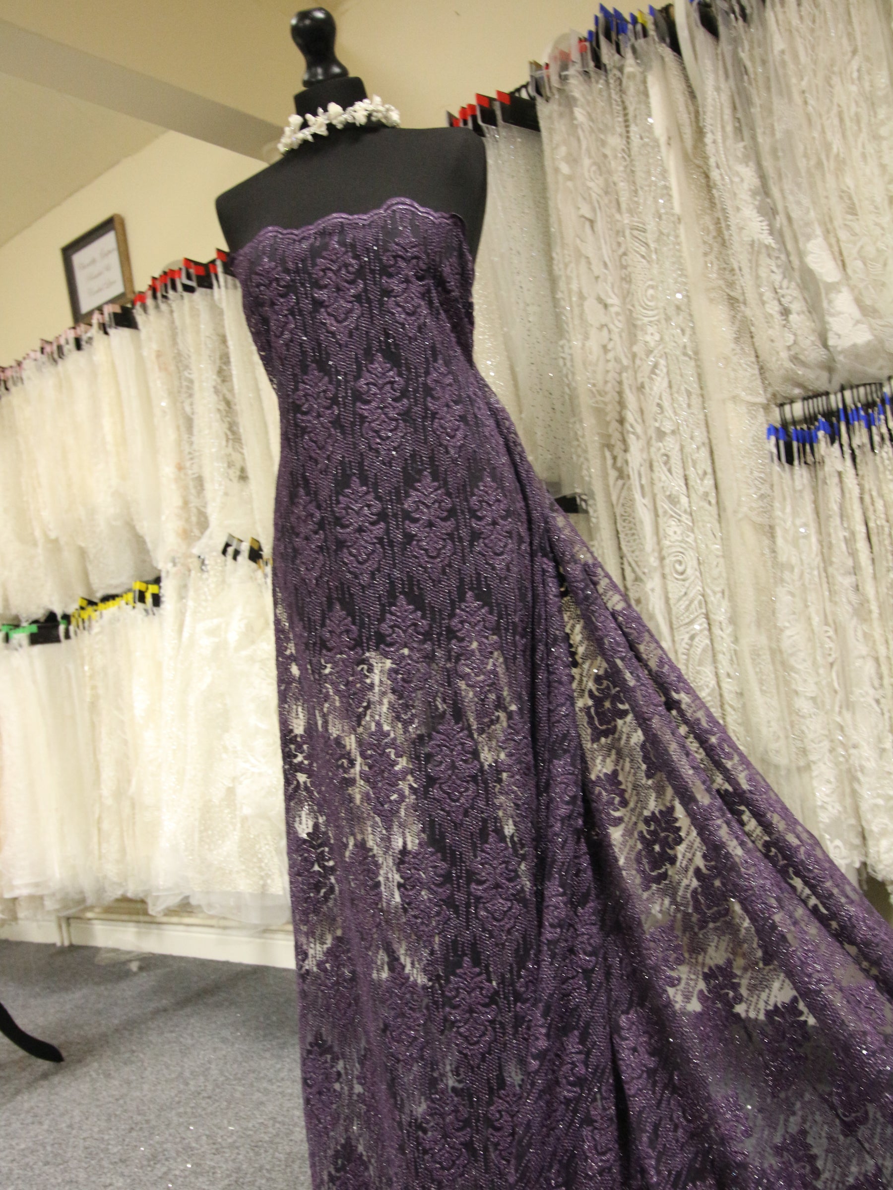 Dentelle Brodée Violette – Mara