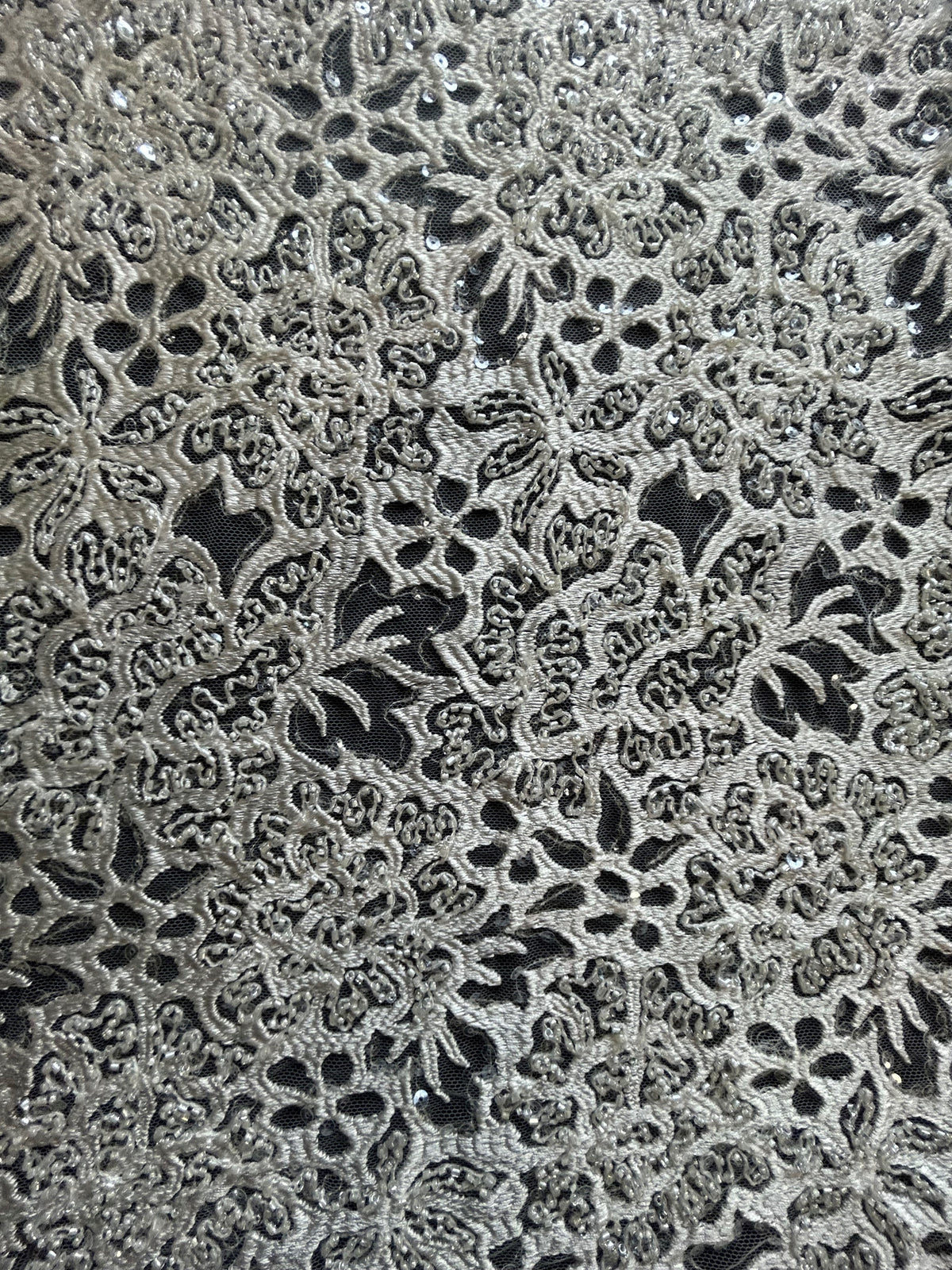 Dentelle brodée de perles ivoire à prix réduit - Ramona