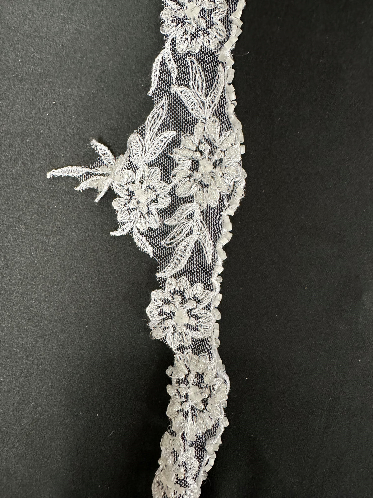 Bordure en dentelle perlée blanche - Rame