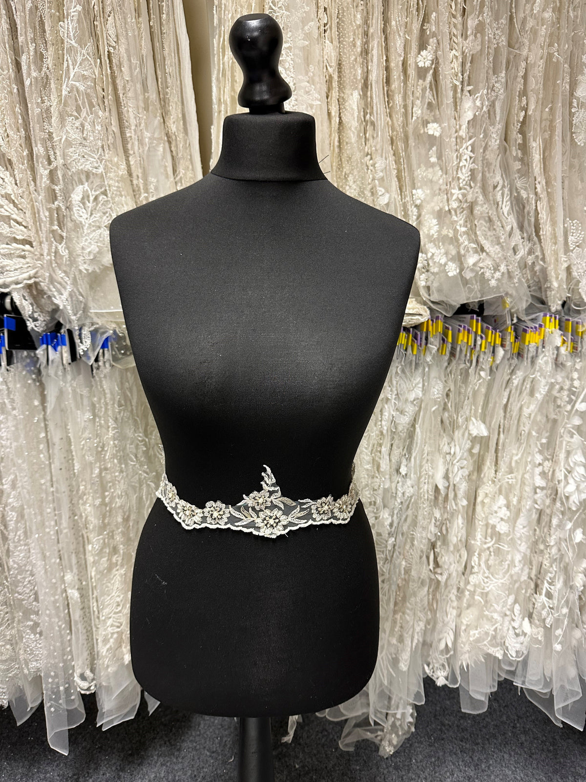 Bordure en dentelle perlée ivoire - Rame