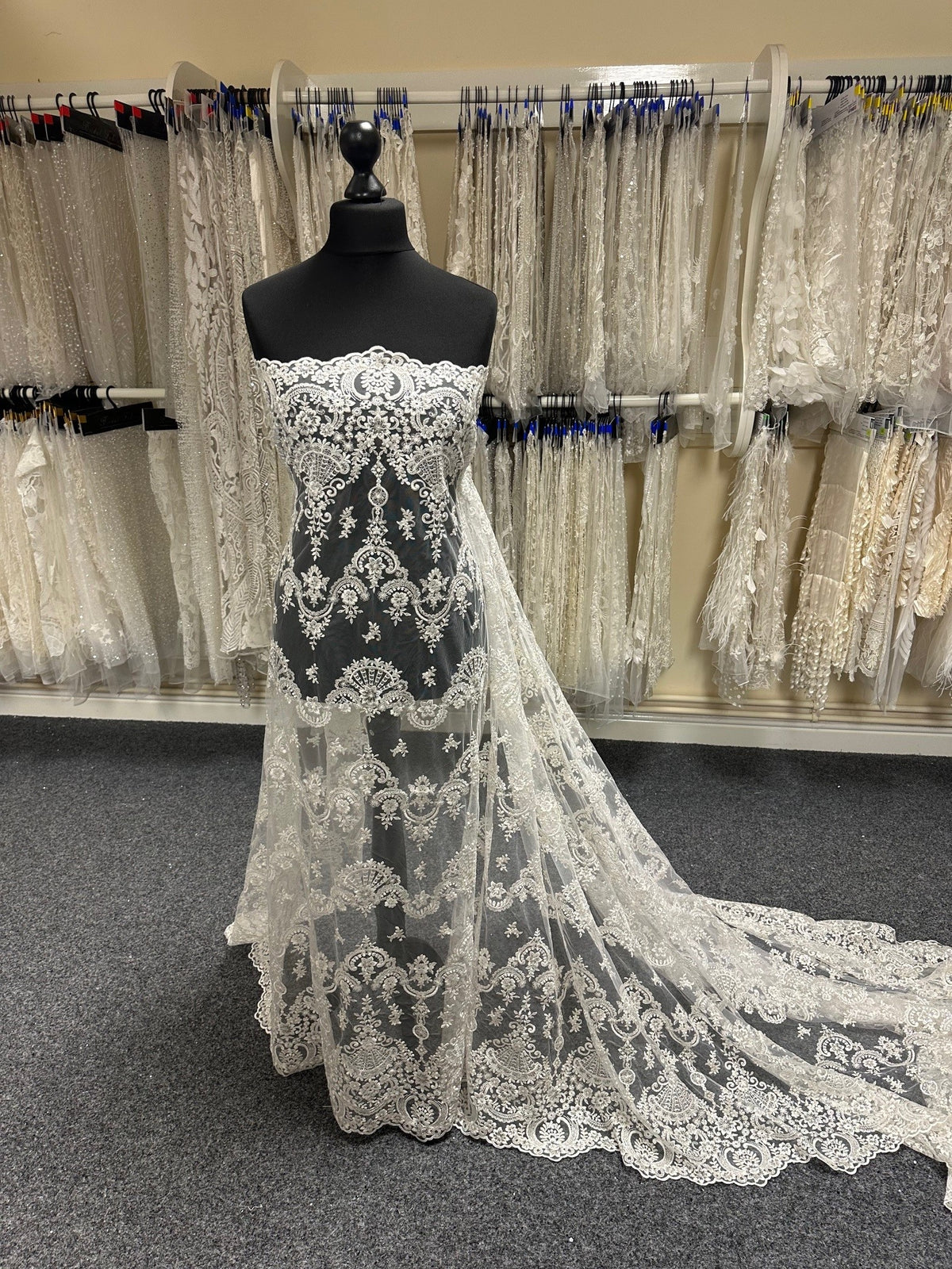 Dentelle Brodée Ivoire - Ruby