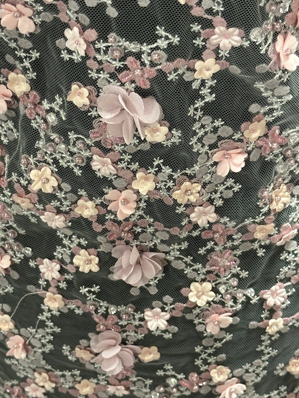 Dentelle rose brodée 3D - Savinder