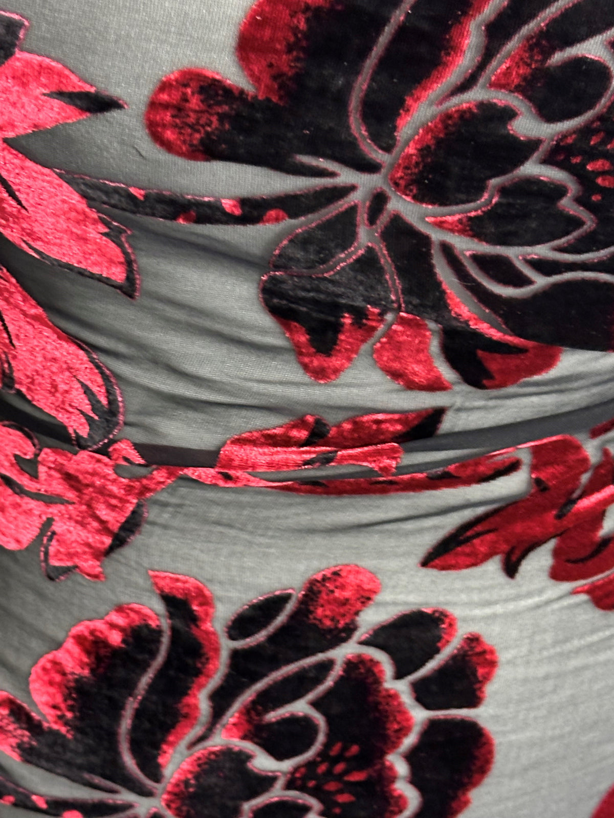 Bourgogne sur velours noir dévoré - Sacrosanct