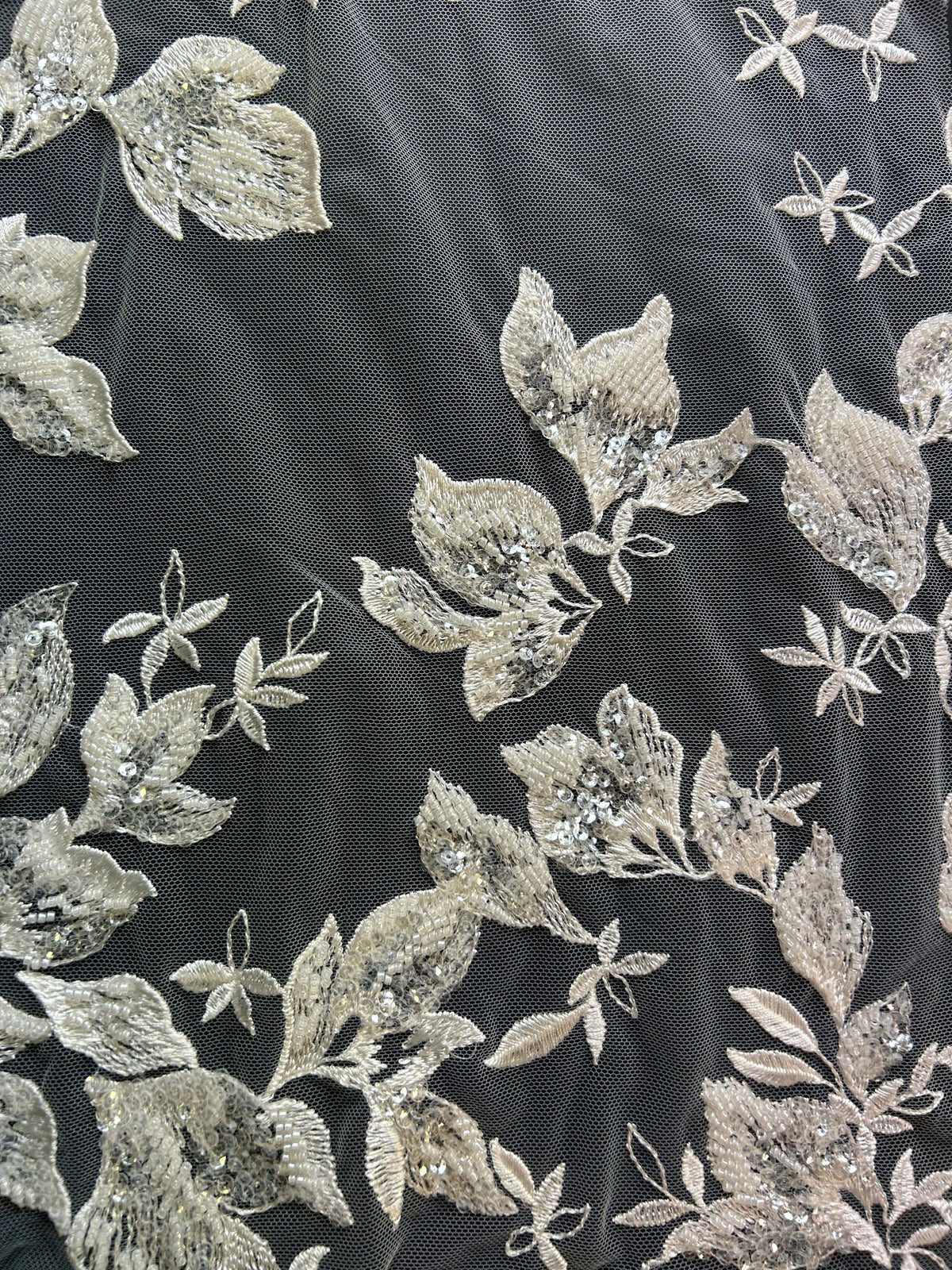 Dentelle embellie ivoire - Sigourney