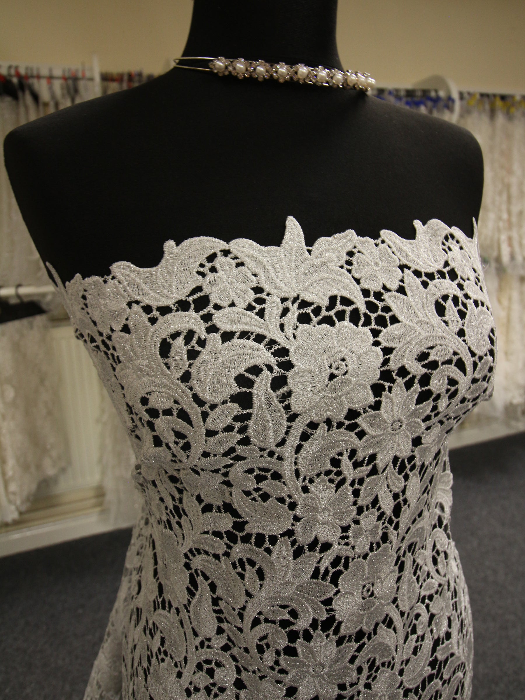 Dentelle Guipure Argentée - Queenie
