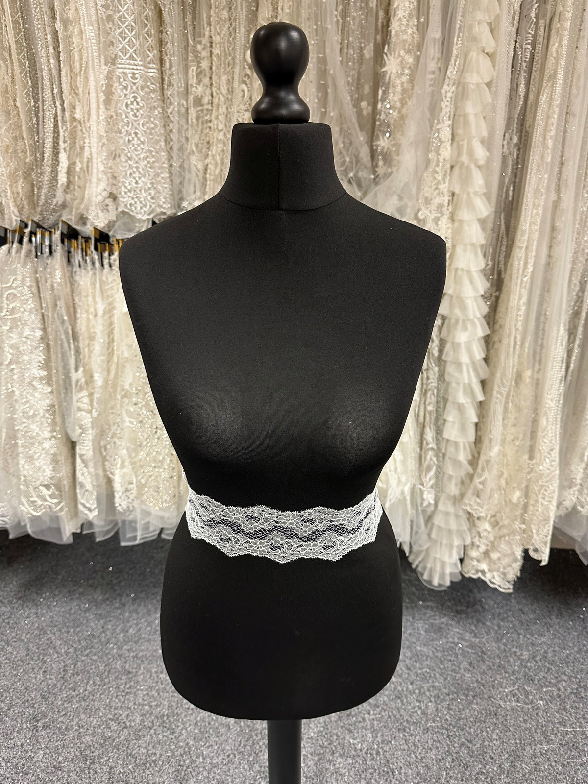 Bordure en dentelle Chantilly ivoire - Sol