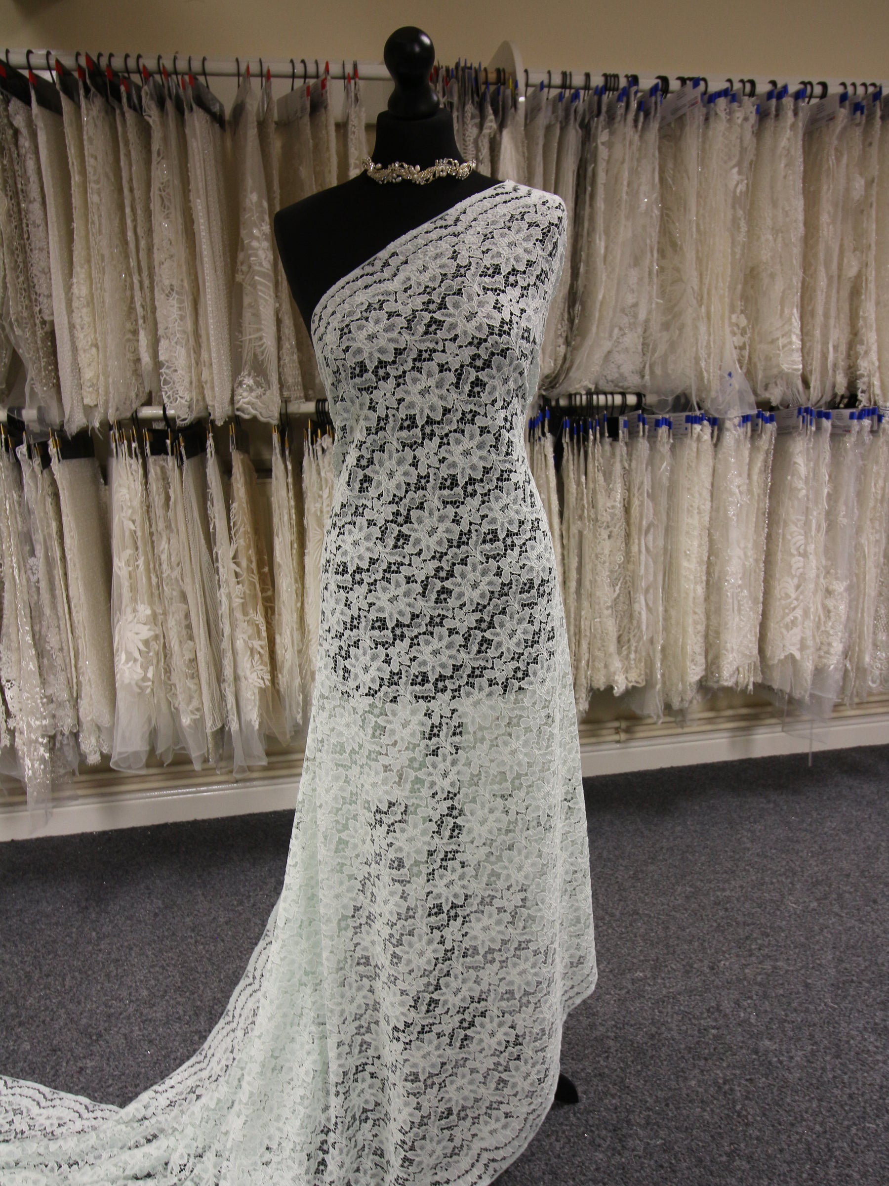Dentelle filée menthe verte - Shannon