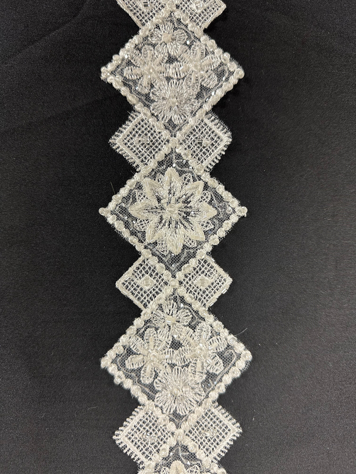 Bordure en dentelle perlée ivoire - Traction