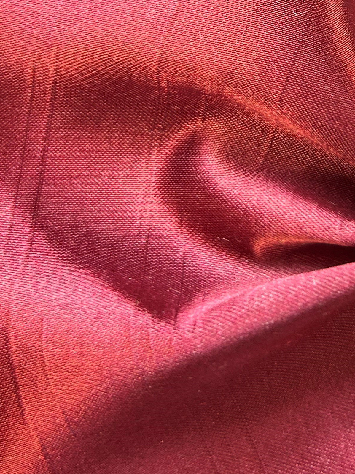 Dupion en polyester vin foncé avec envers en satin - Clarté
