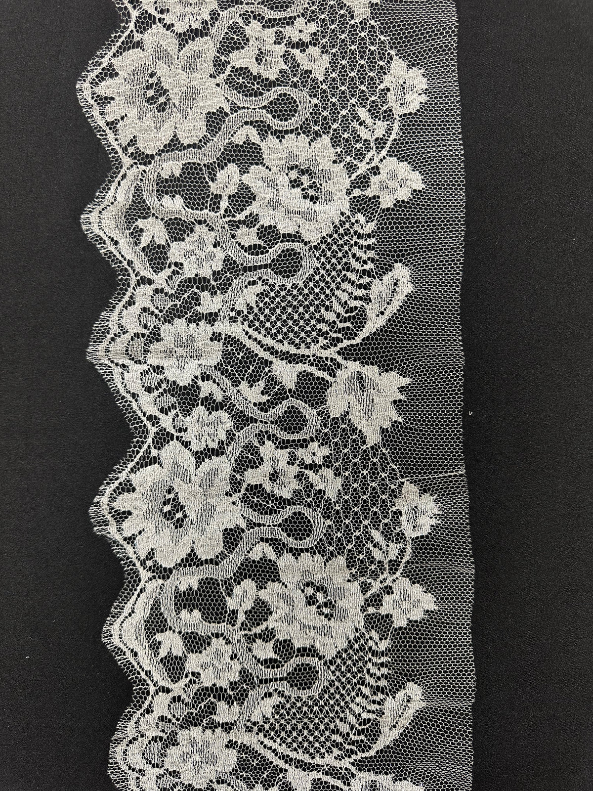 Bordure en dentelle ivoire chantilly - Zara