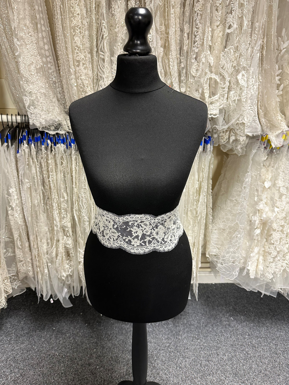 Bordure en dentelle de Chantilly ivoire – Zetina