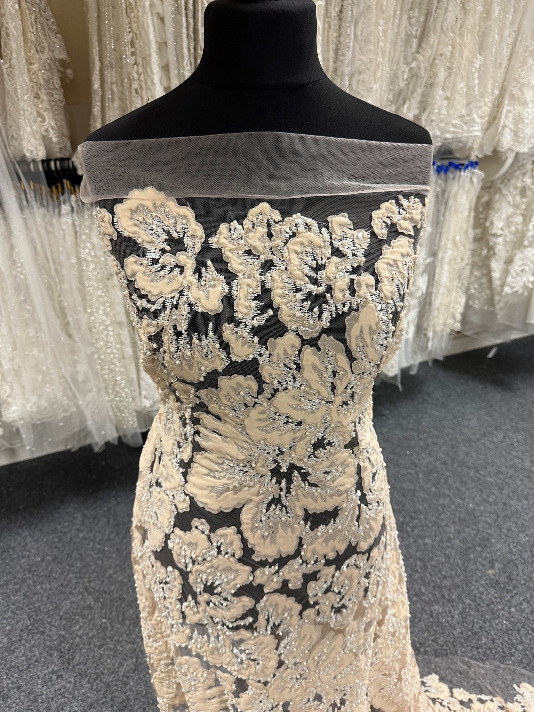 Dentelle ornée de champagne - Allie