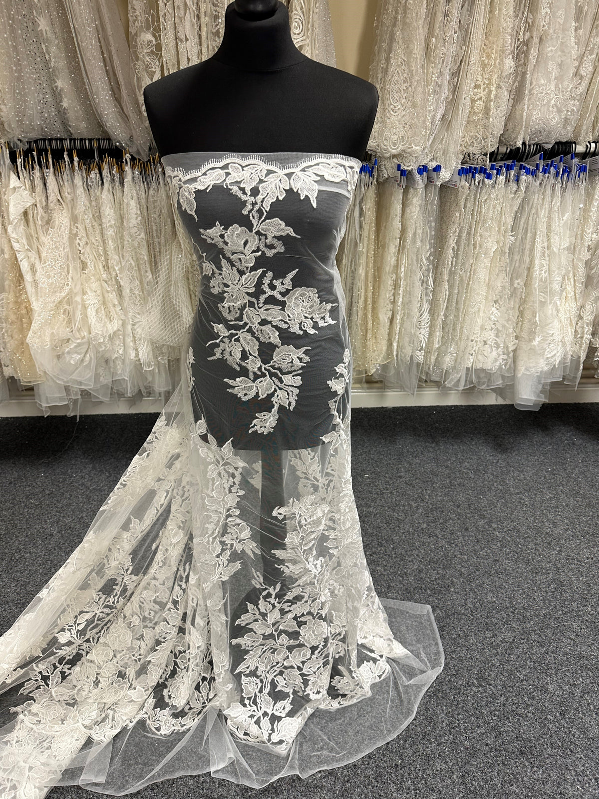 Dentelle Raschel Brodée Ivoire - Lucinda