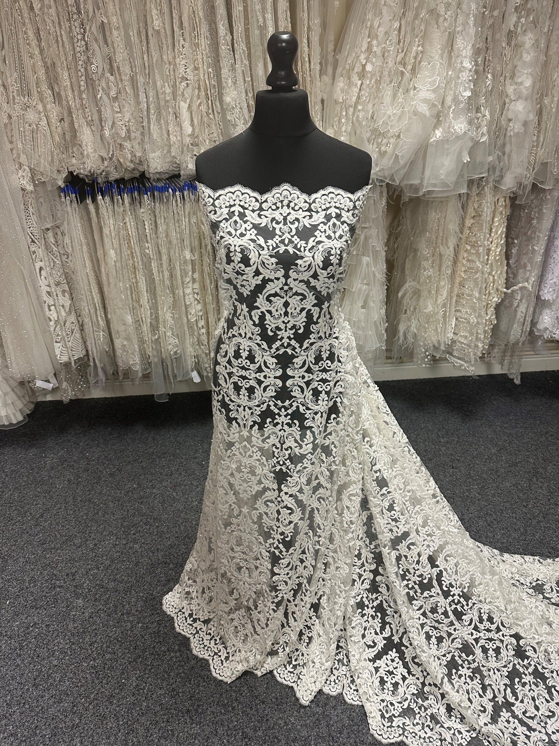 Dentelle Perlée Ivoire – Ava