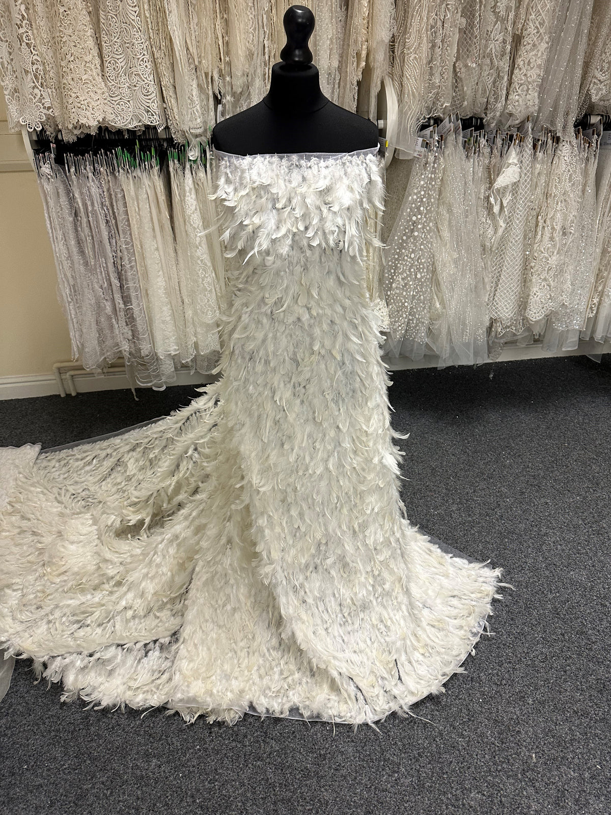 Tulle à plumes ivoire - Rubina