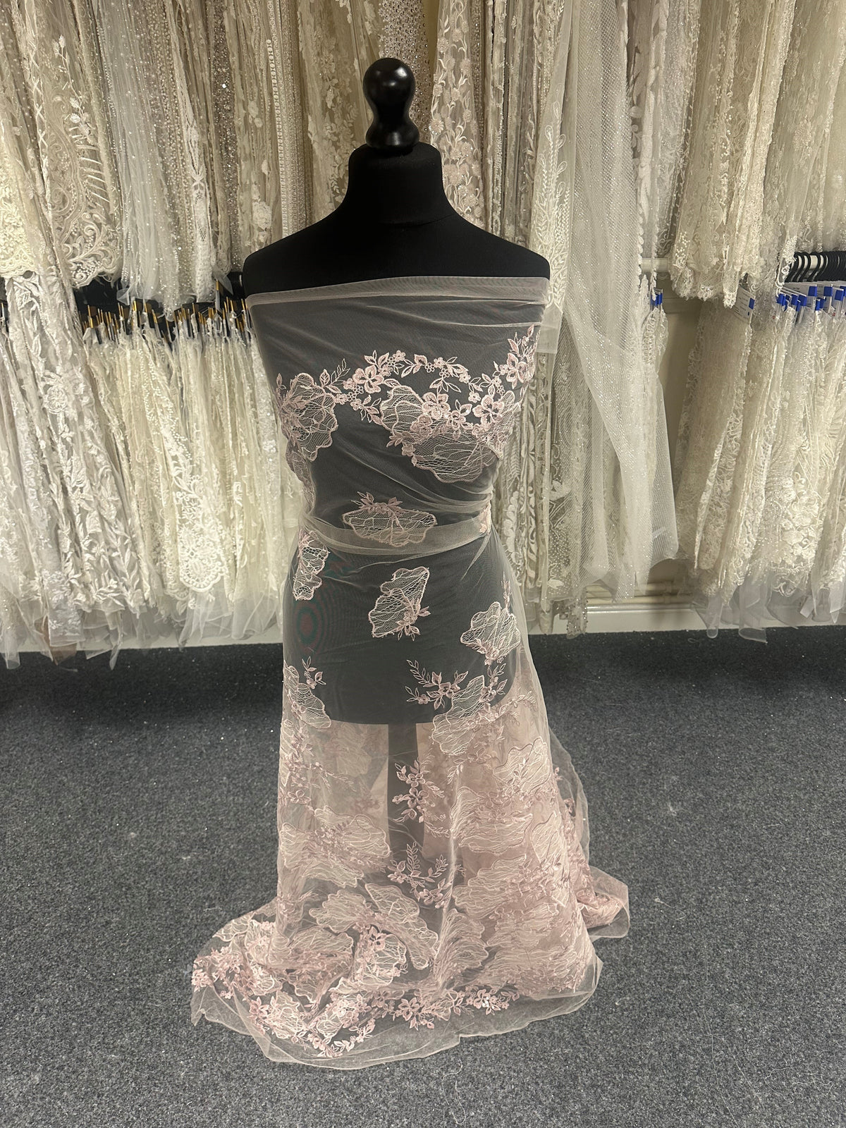 Dentelle brodée rose - Blessing