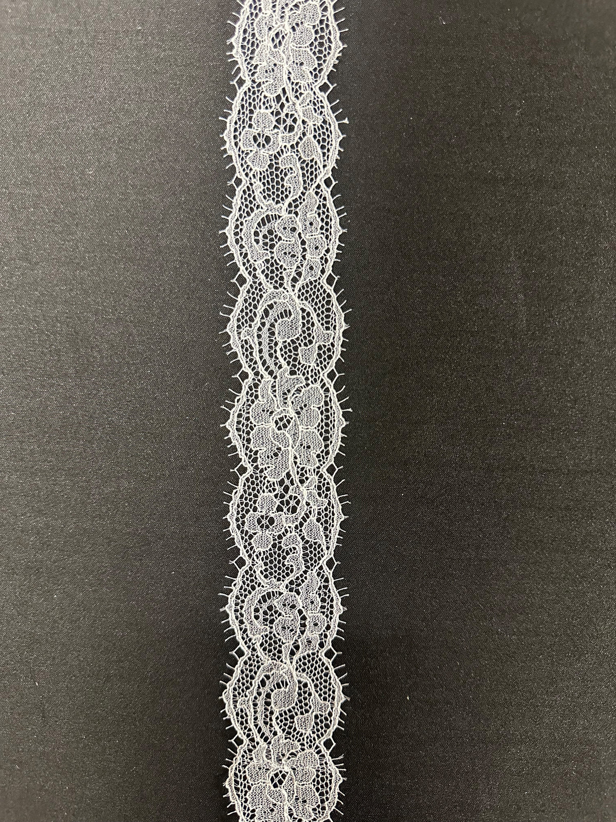 Bordure en dentelle blanche chantilly - Imogen