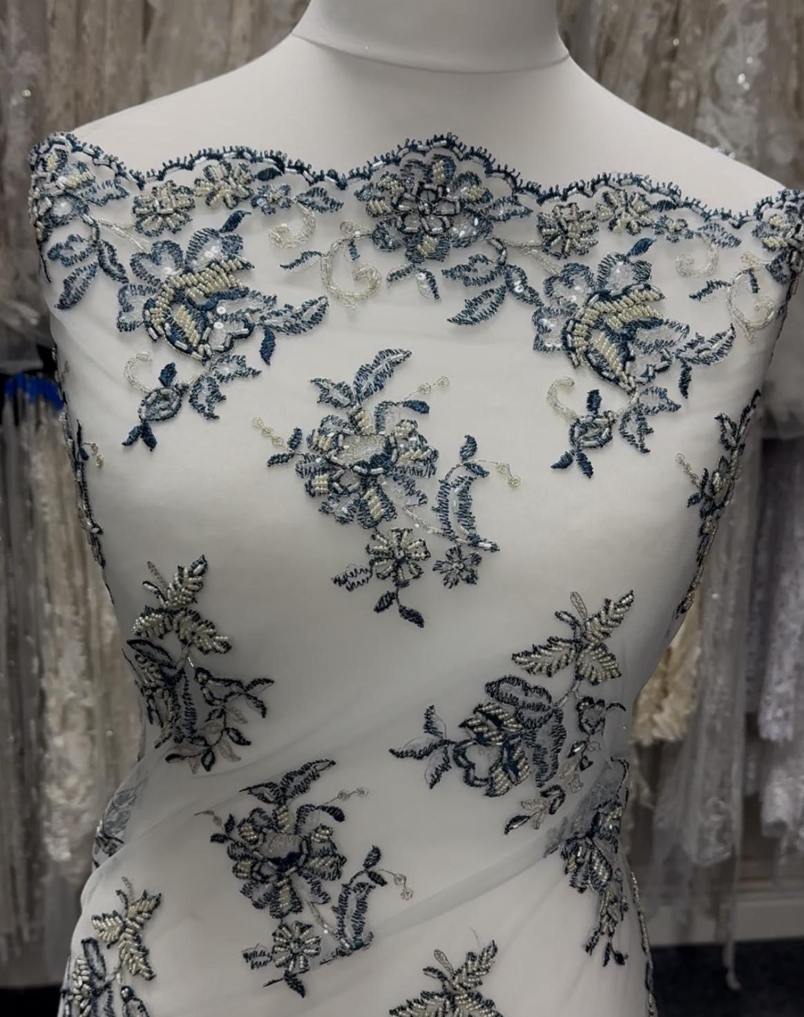 Dentelle Bleu Français - Chloé.