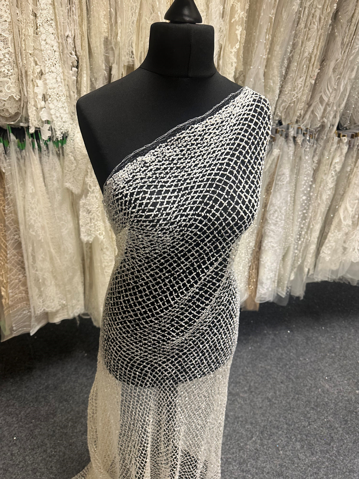 Filet à paillettes et perles ivoire - Maeve