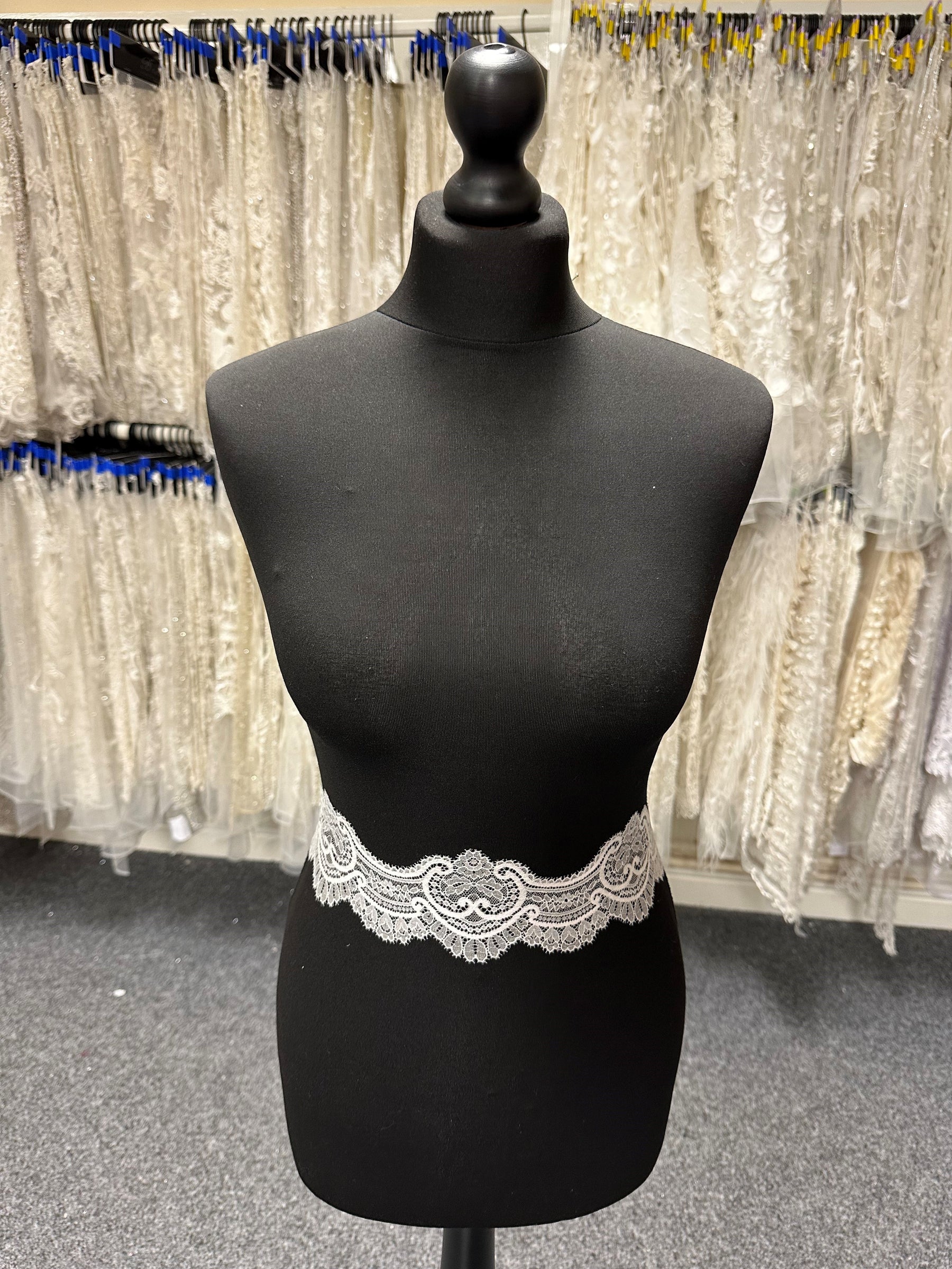 Bordure en dentelle de mariée ivoire - Raine
