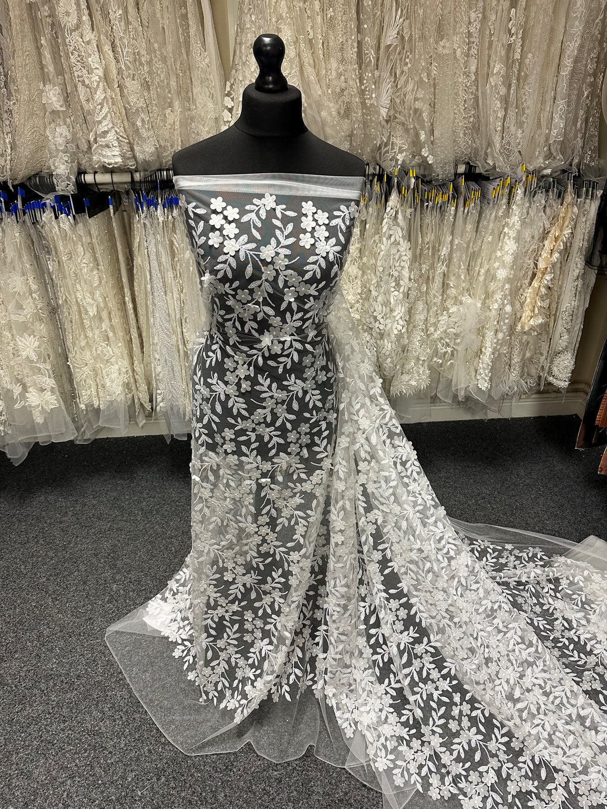 Dentelle brodée ivoire 3D – Finch (CF Florence)