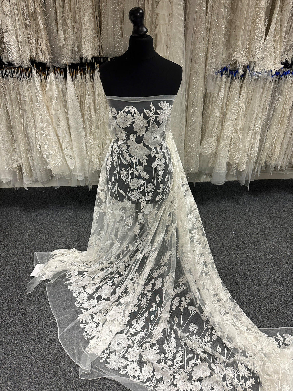 Dentelle brodée ivoire - Genby