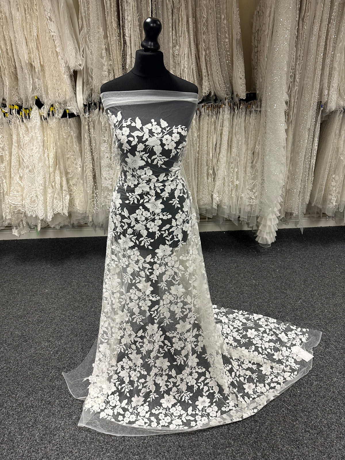 Dentelle brodée ivoire - Gamba