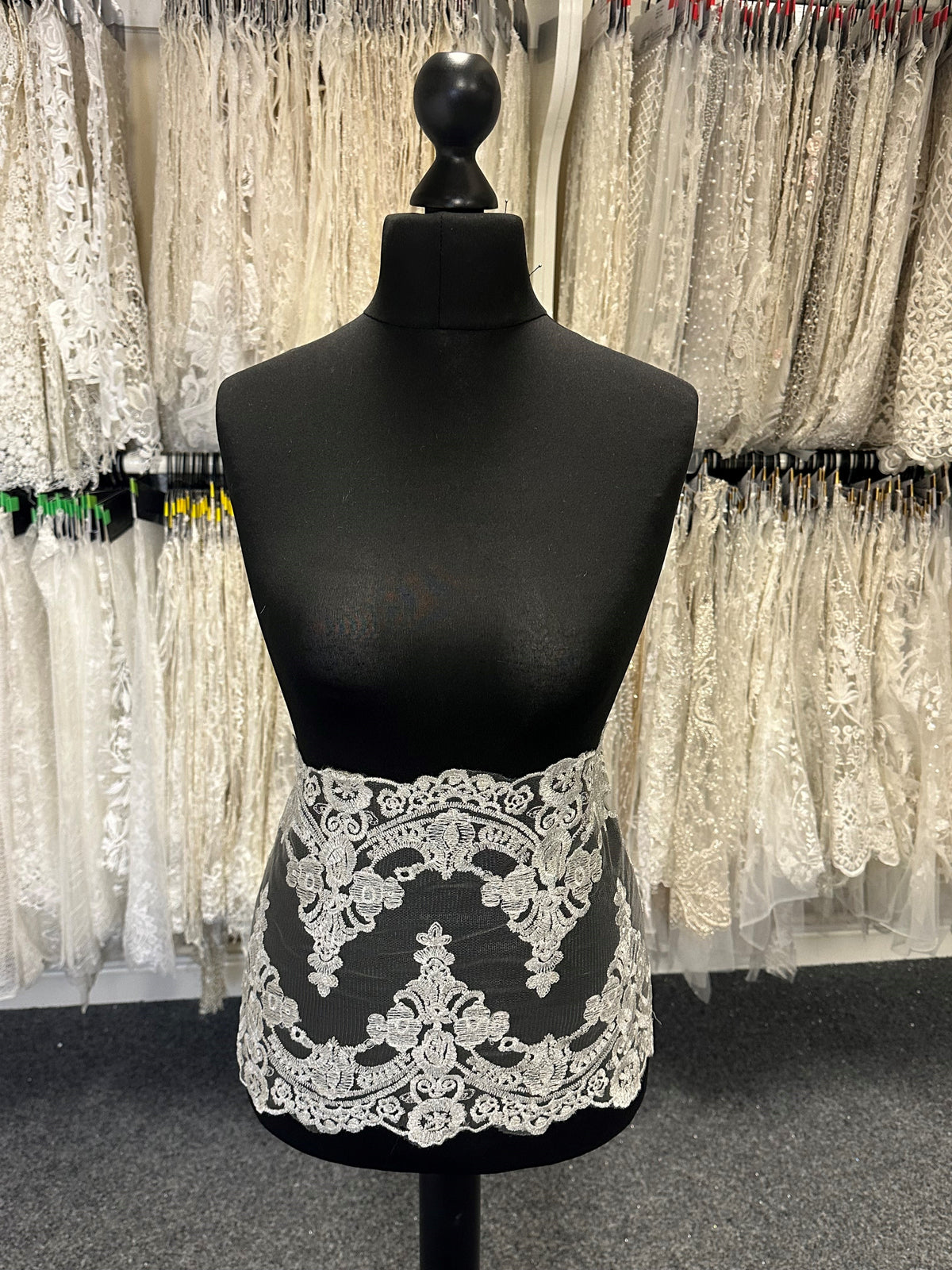 Bordure en dentelle argentée - Empire