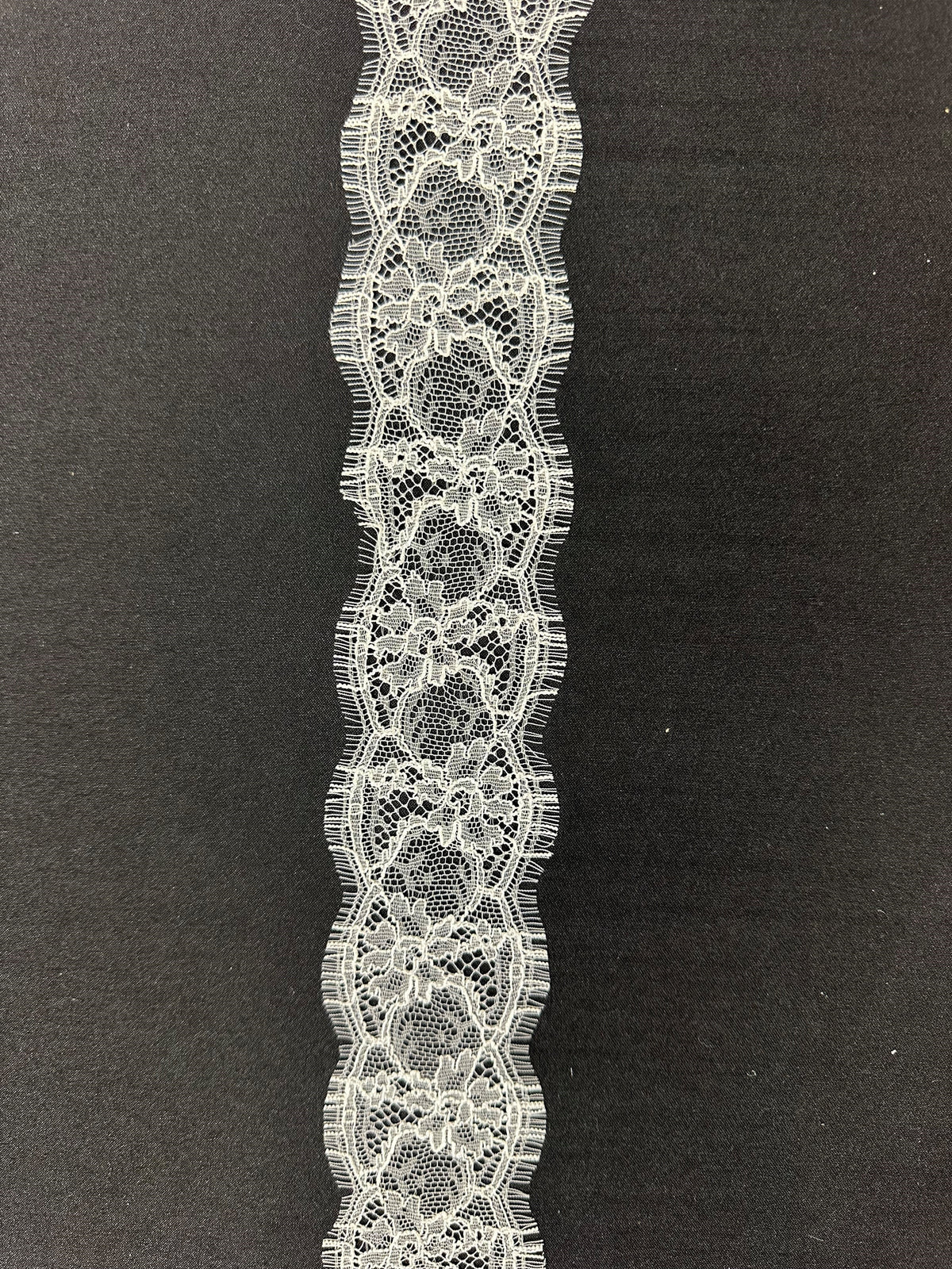 Bordure en dentelle ivoire chantilly - Yvette