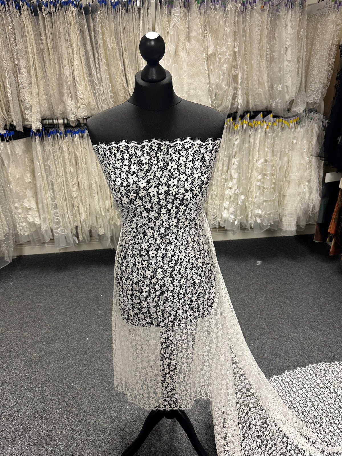 Dentelle Chantilly ivoire - Aino