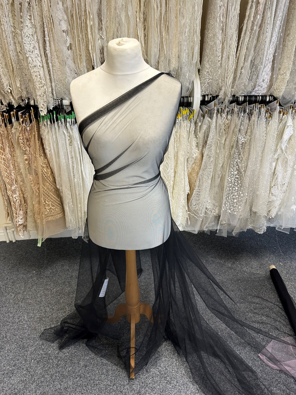 Tulle Noir - Carnival