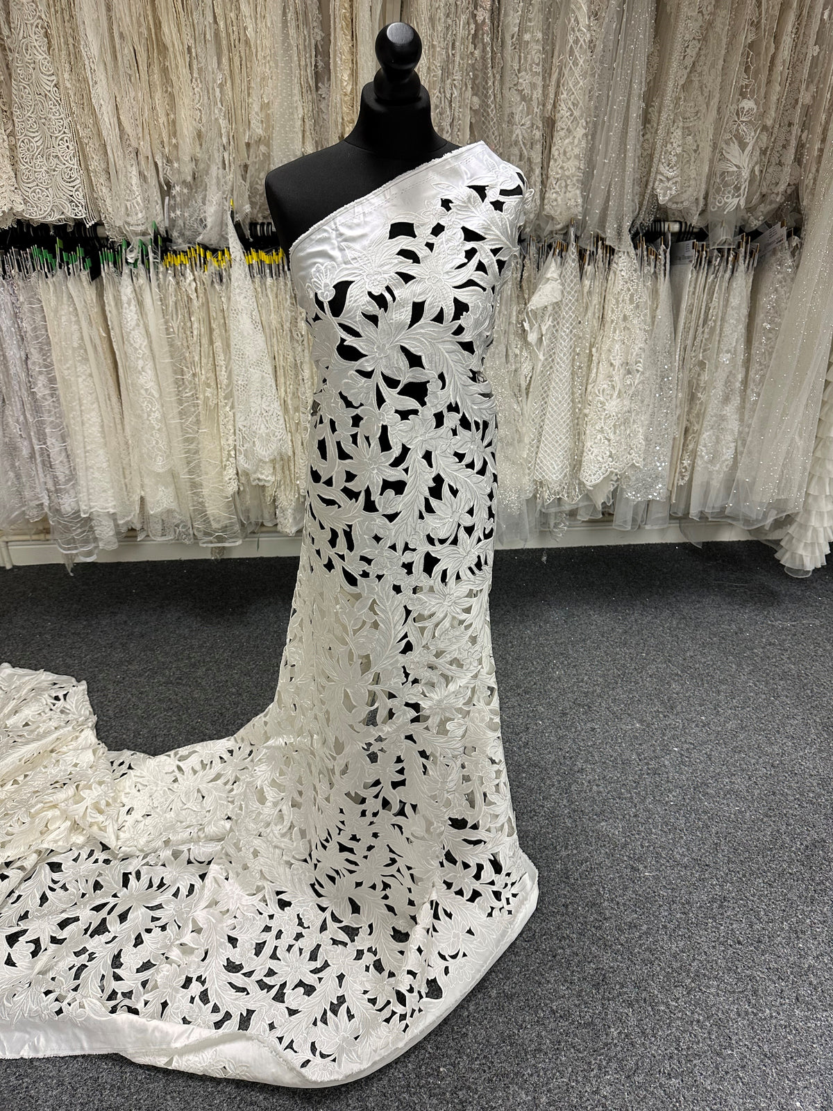 Satin ivoire découpé au laser - Lantana