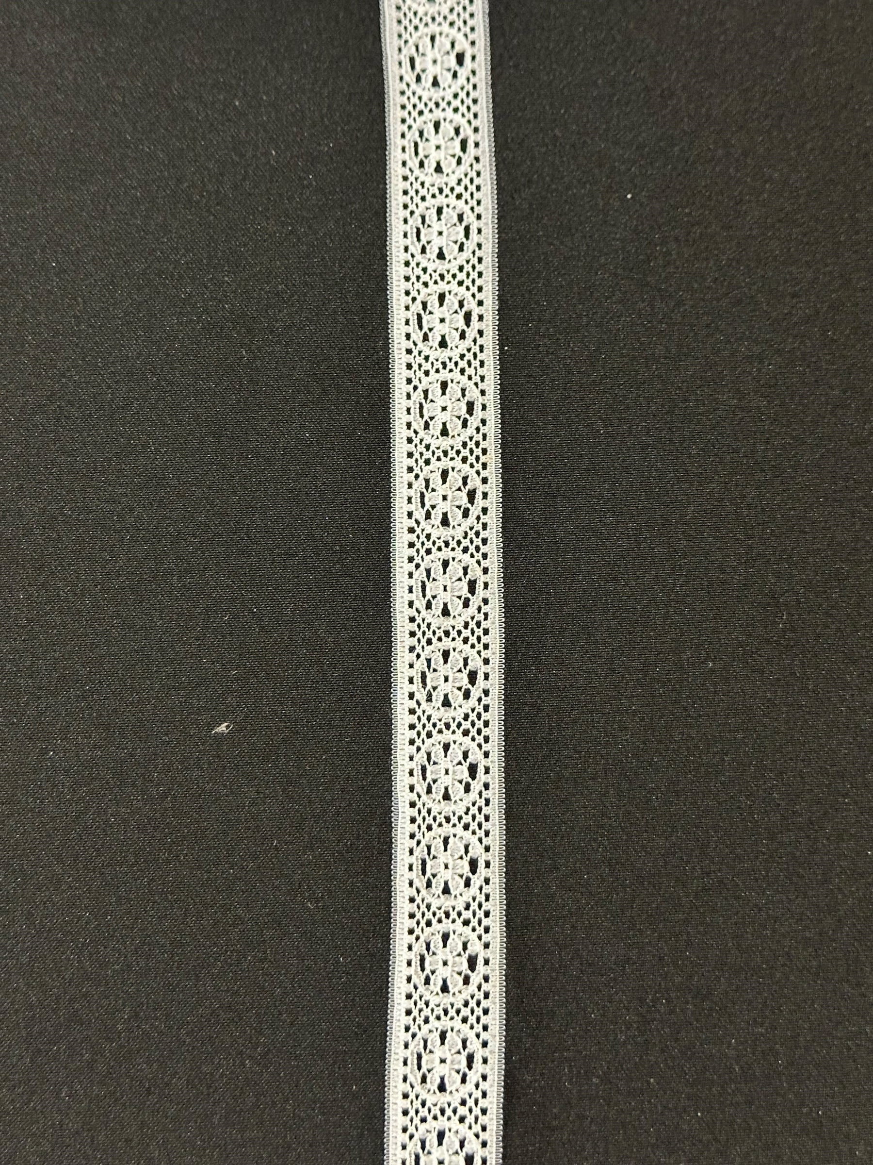 Galon de Dentelle Blanc - Walnut