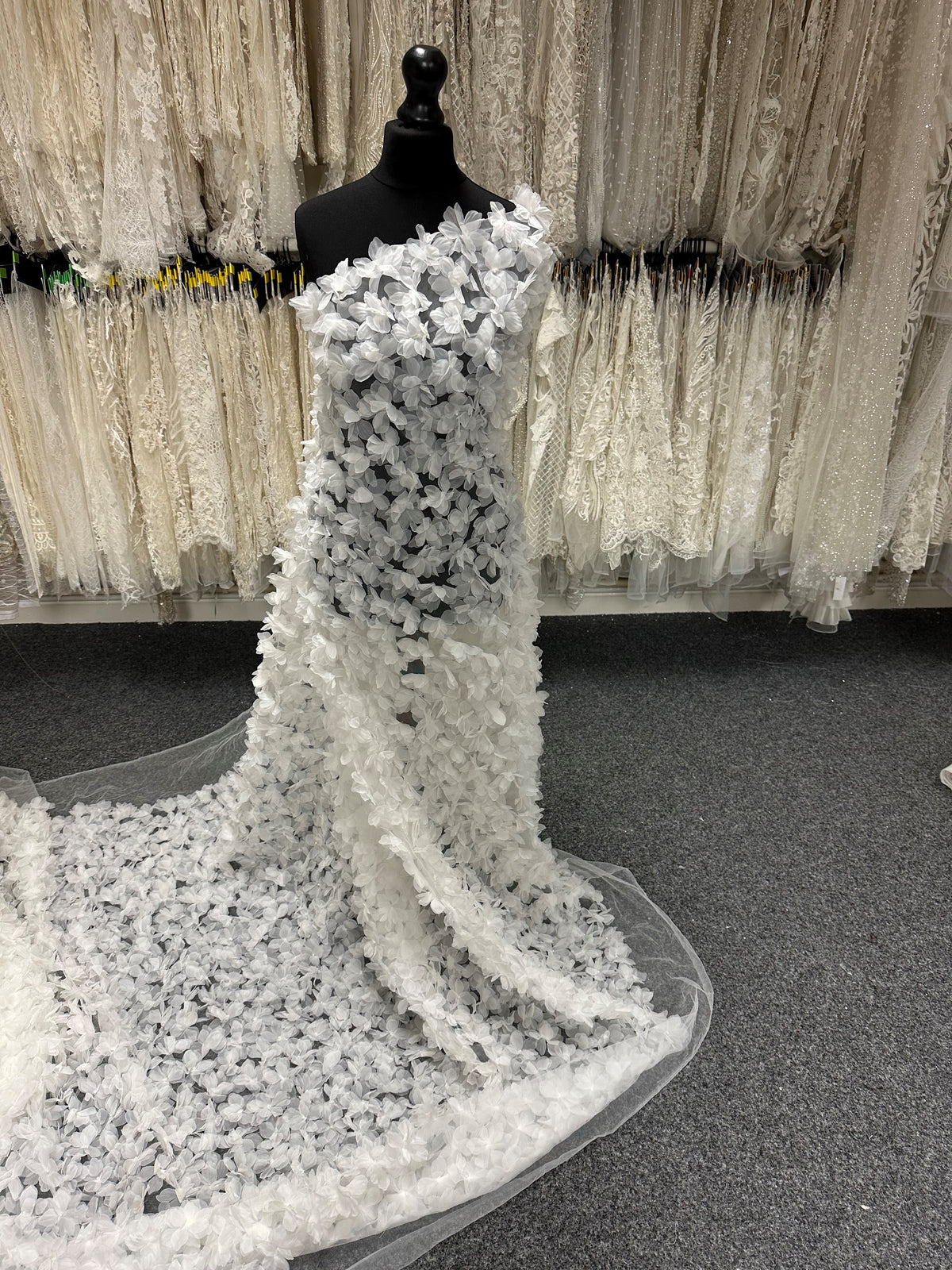 Dentelle fleurie 3D ivoire - Sheeba