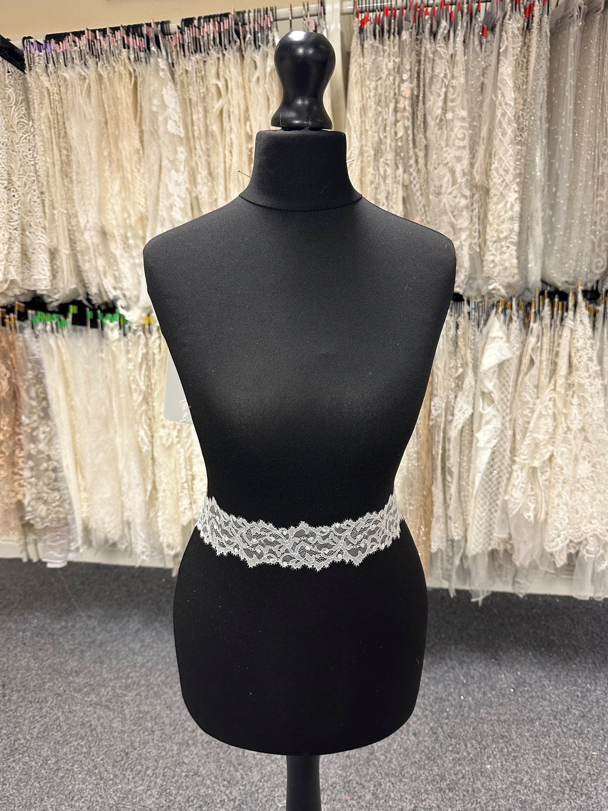 Bordure en dentelle légère ivoire - Merle