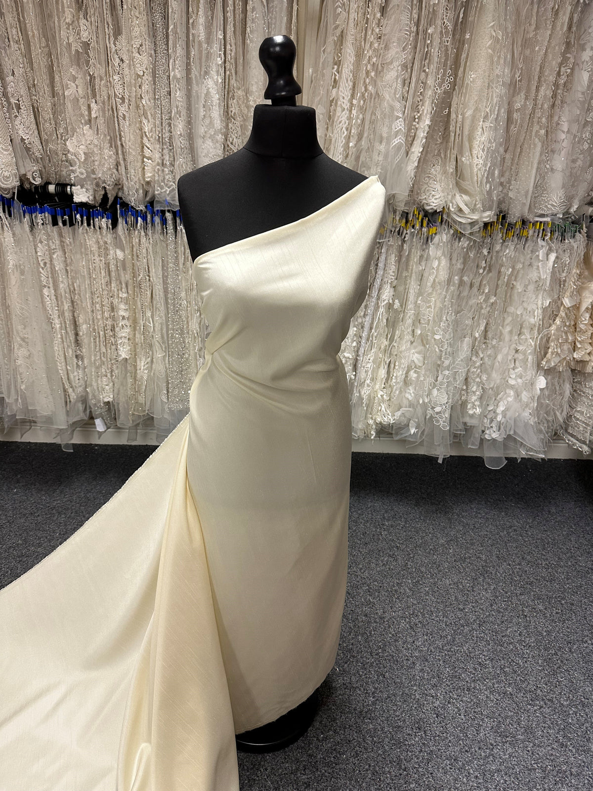 Dupion en satin de polyester crème - Clarté