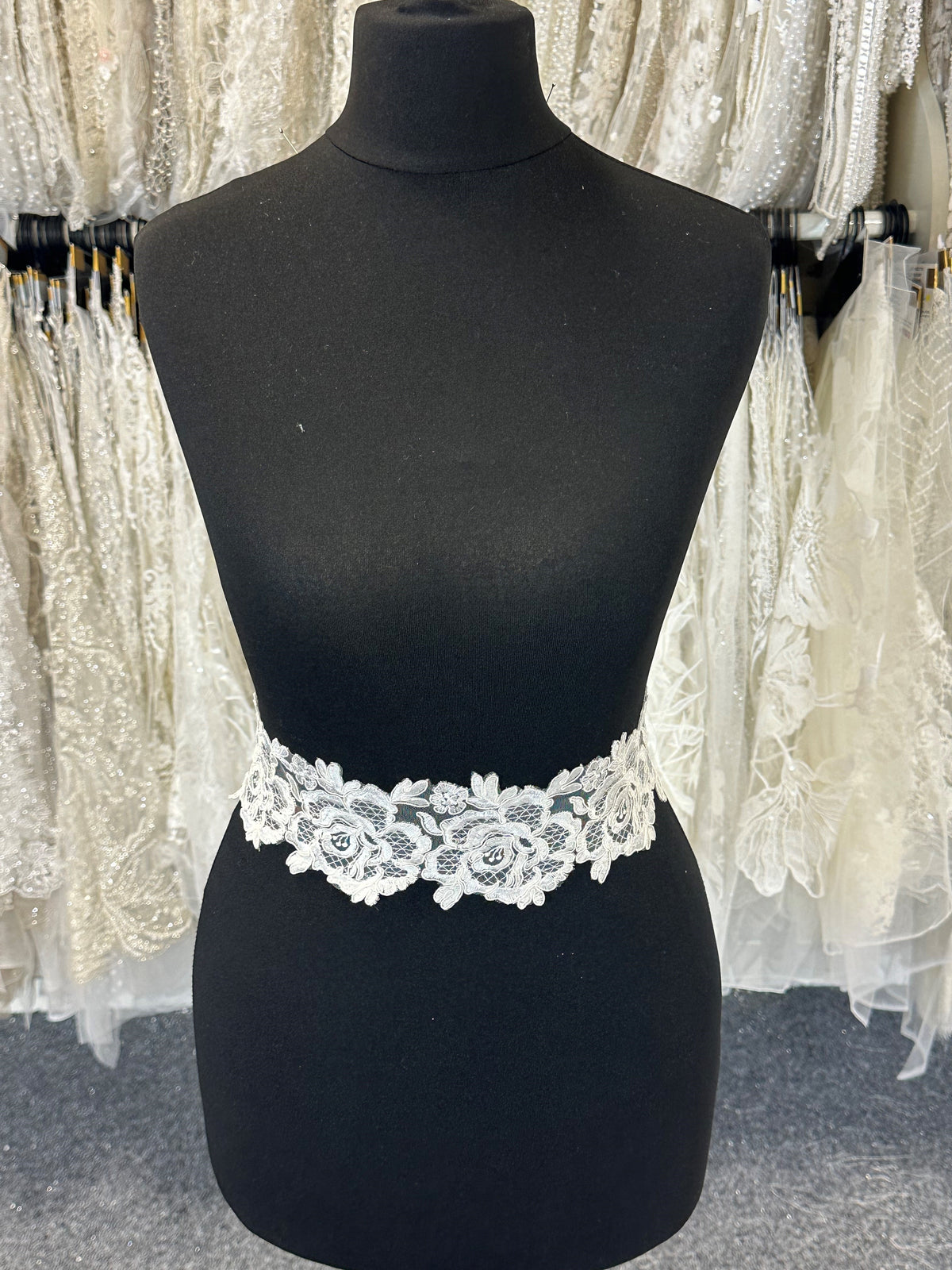 Bordure en dentelle ivoire cordée – Gerbera