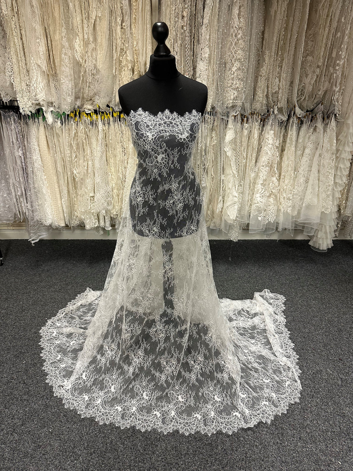 Dentelle Raschel ivoire à cordon - Nubia