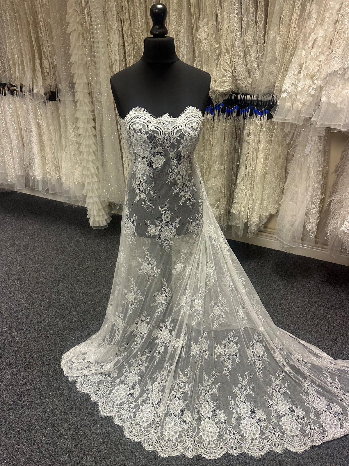 Dentelle Rachel perlée à la main ivoire - Camryn