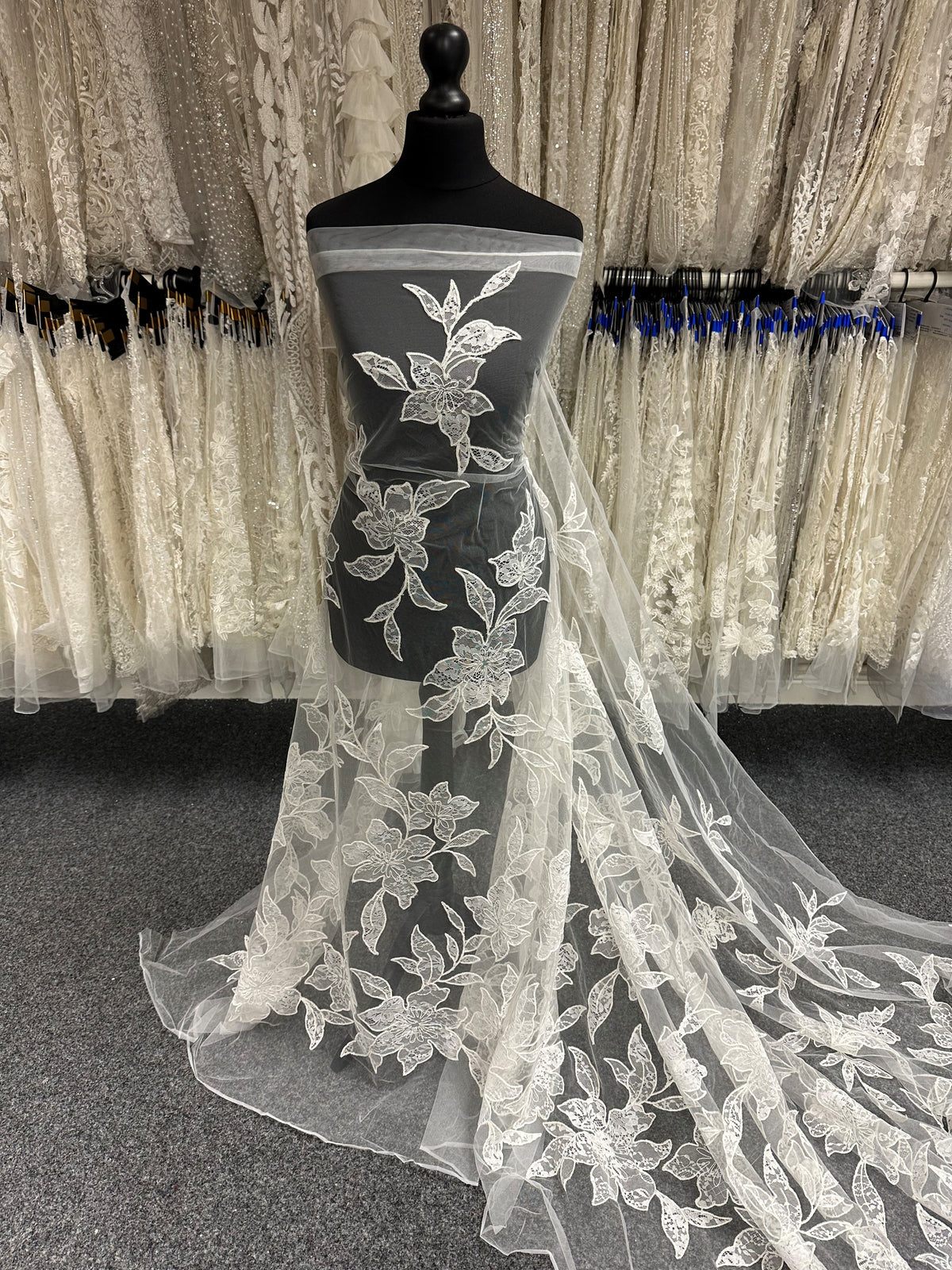 Dentelle contemporaine ivoire à cordon - Sawyer