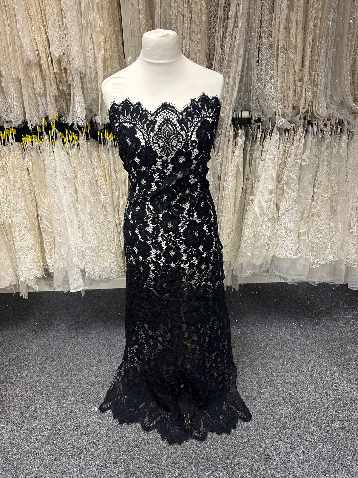 Dentelle Raschel à cordon noir - Maggie