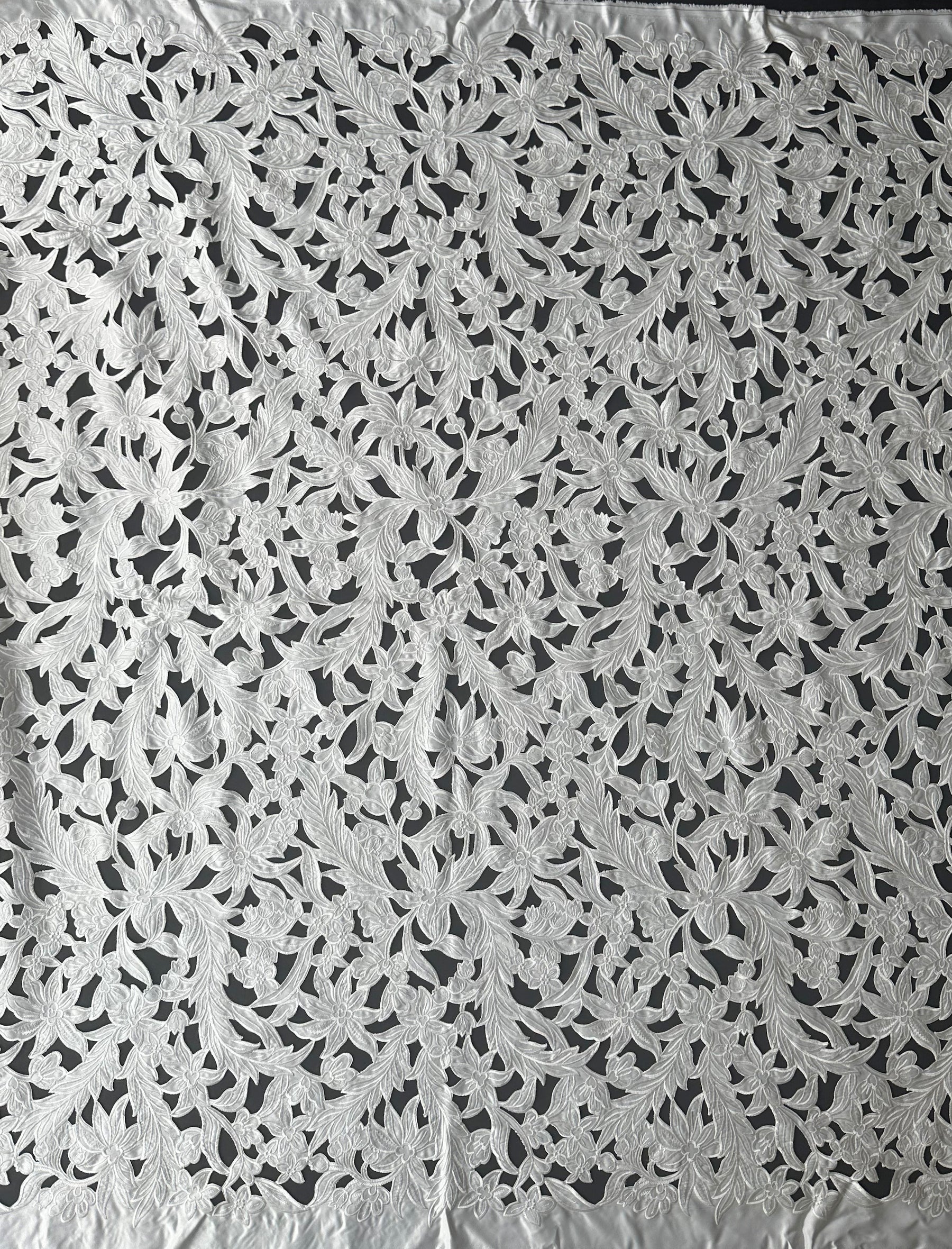 Satin ivoire découpé au laser - Lantana