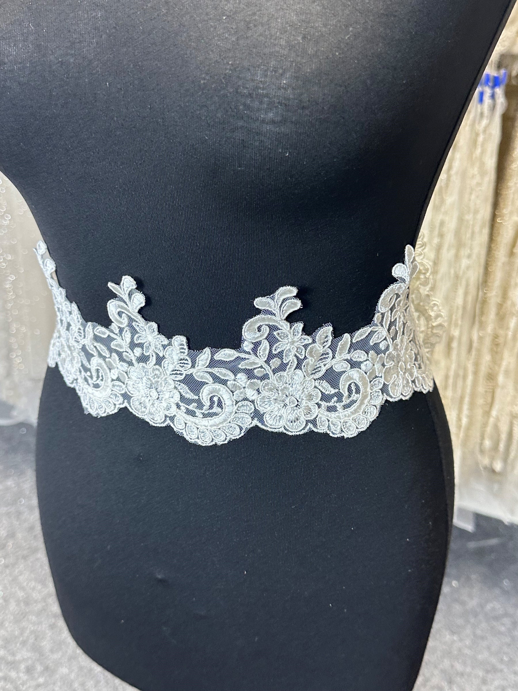 Bordure en dentelle ivoire cordée - Hawaii
