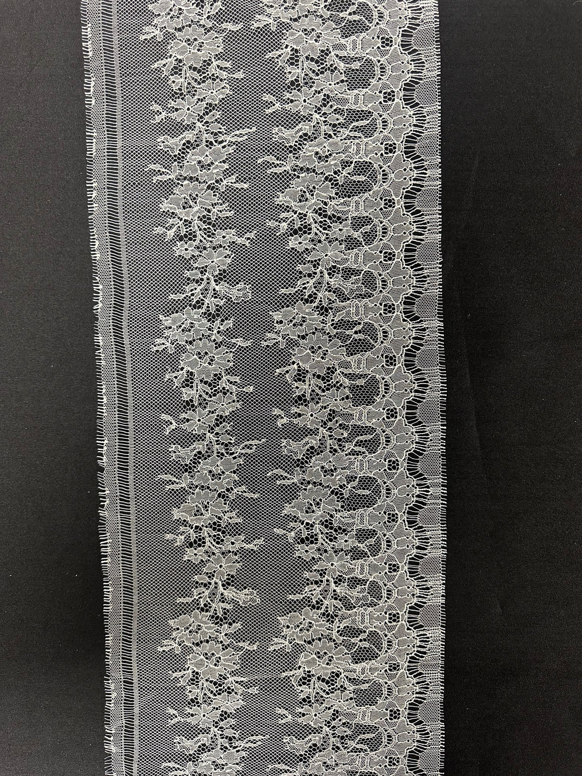 Bordure en dentelle Chantilly ivoire - Amapola