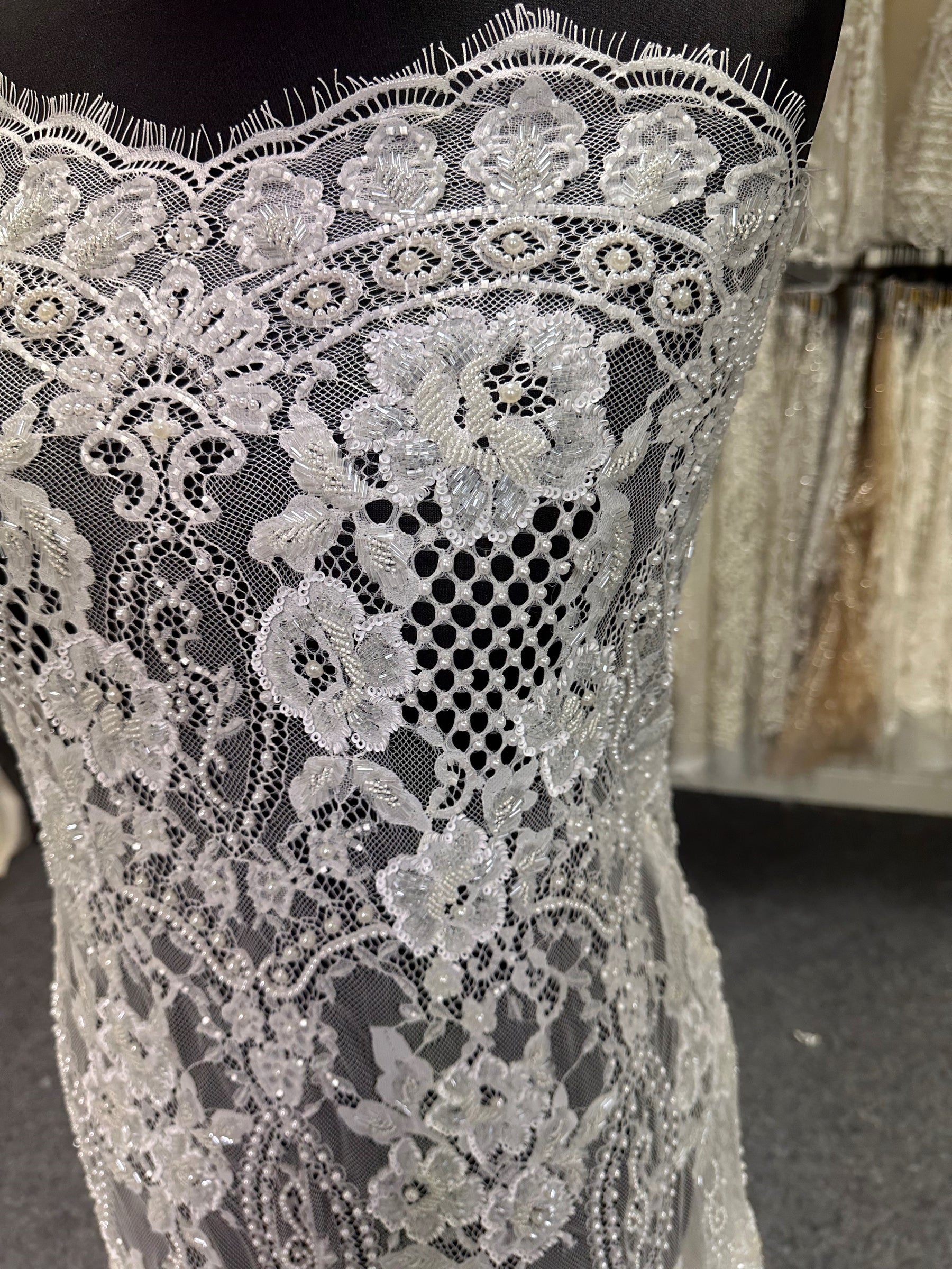 Dentelle Rachel perlée ivoire - Devon